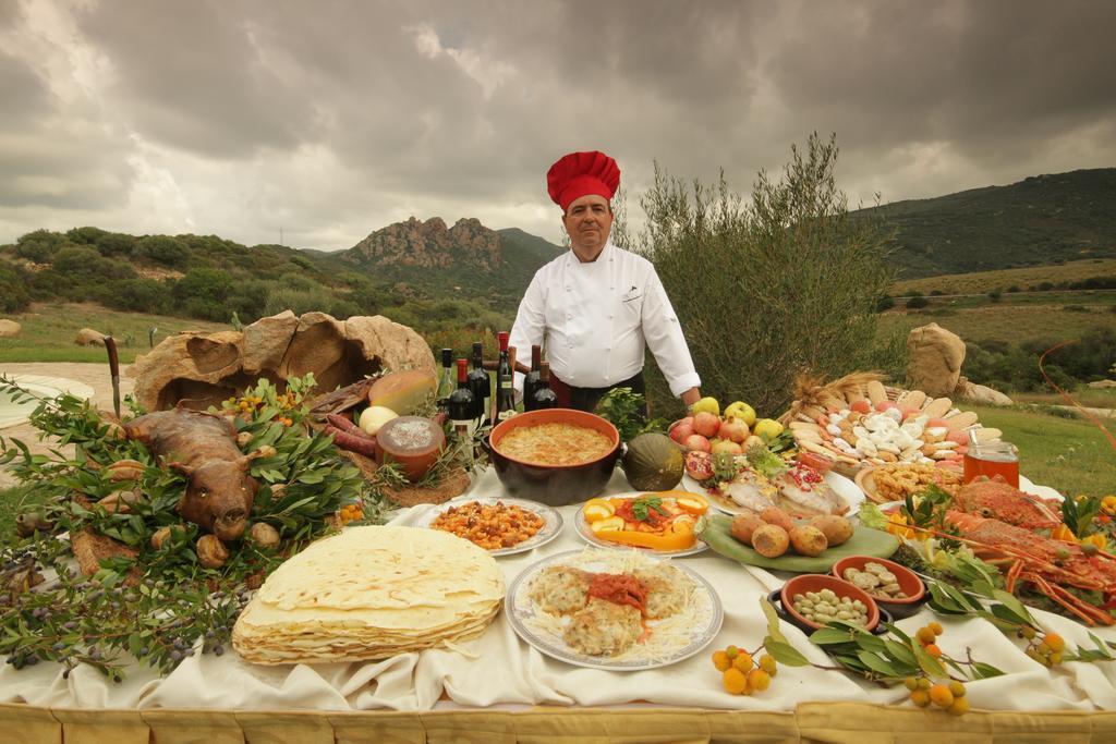 Hotel Ristorante La Tana Di Li Mazzoni Trinità dʼAgultu Екстериор снимка