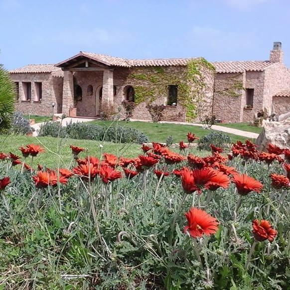 Hotel Ristorante La Tana Di Li Mazzoni Trinità dʼAgultu Екстериор снимка