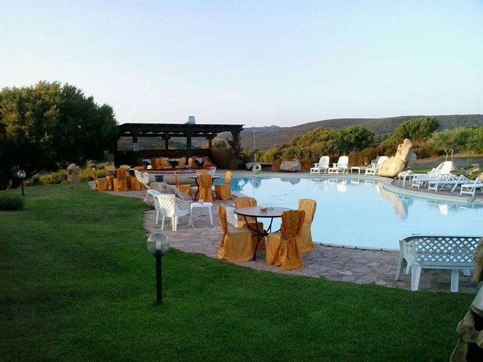 Hotel Ristorante La Tana Di Li Mazzoni Trinità dʼAgultu Екстериор снимка