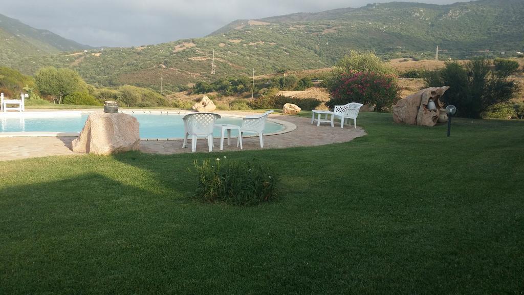 Hotel Ristorante La Tana Di Li Mazzoni Trinità dʼAgultu Екстериор снимка