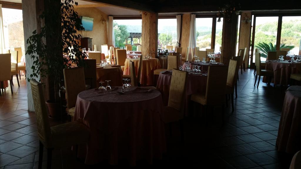 Hotel Ristorante La Tana Di Li Mazzoni Trinità dʼAgultu Екстериор снимка