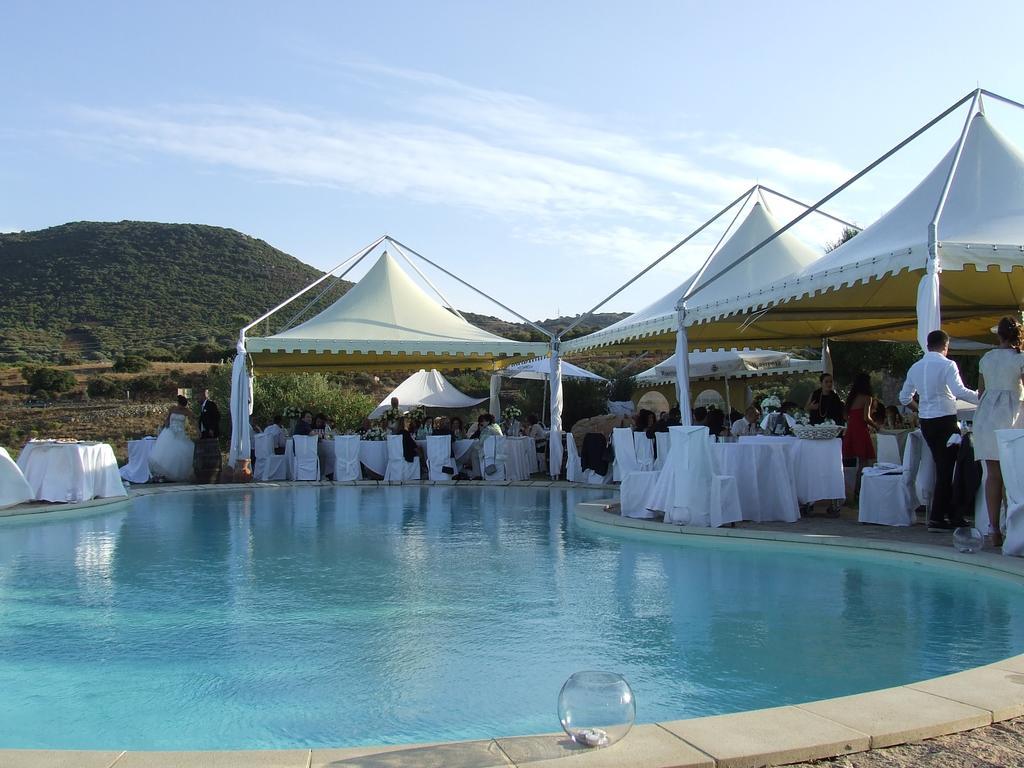 Hotel Ristorante La Tana Di Li Mazzoni Trinità dʼAgultu Екстериор снимка